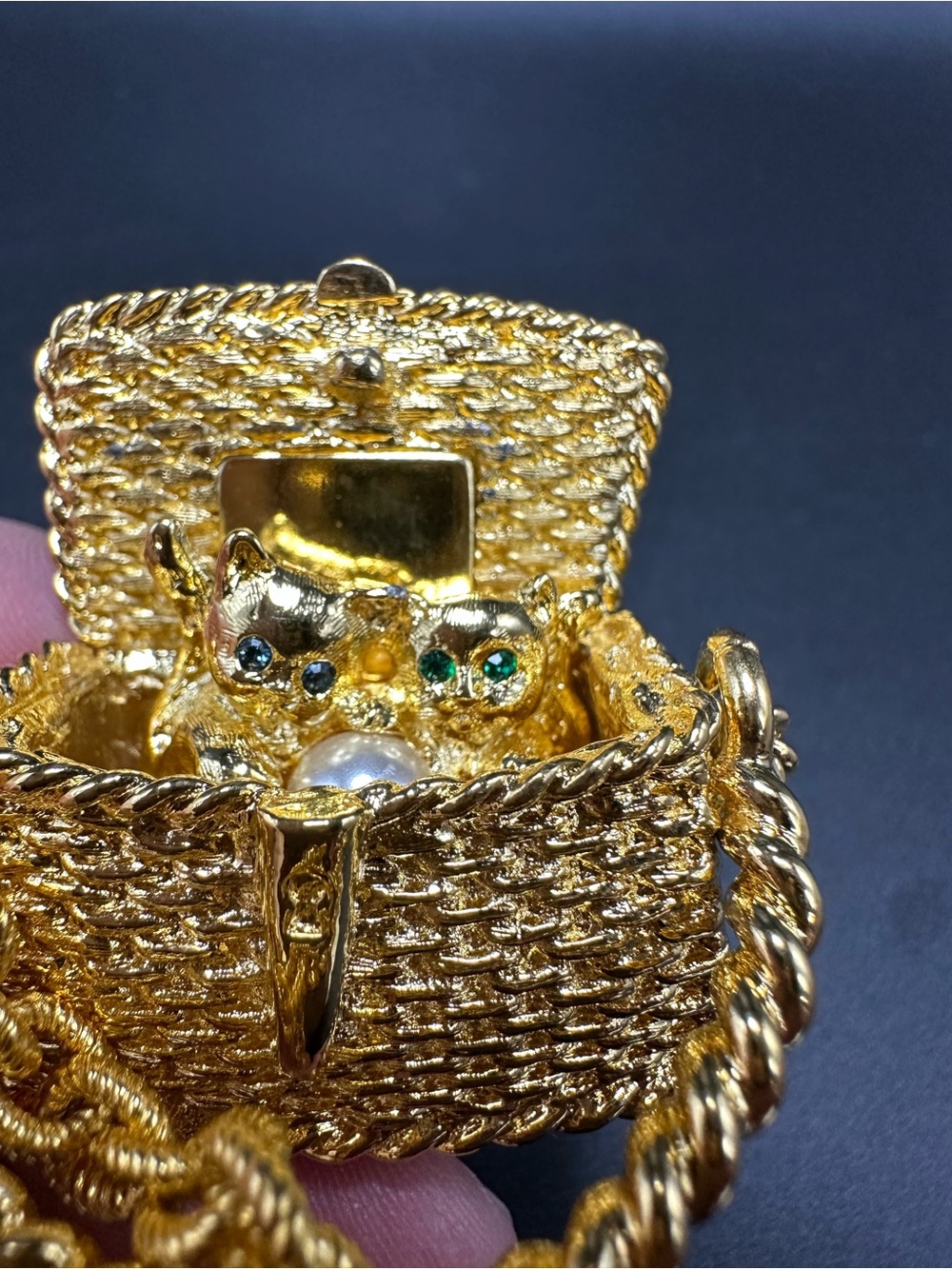 Carolee signed Cat Basket Pendant Necklace Opening Mechanical Trunk Kittens - Picture 4 of 10